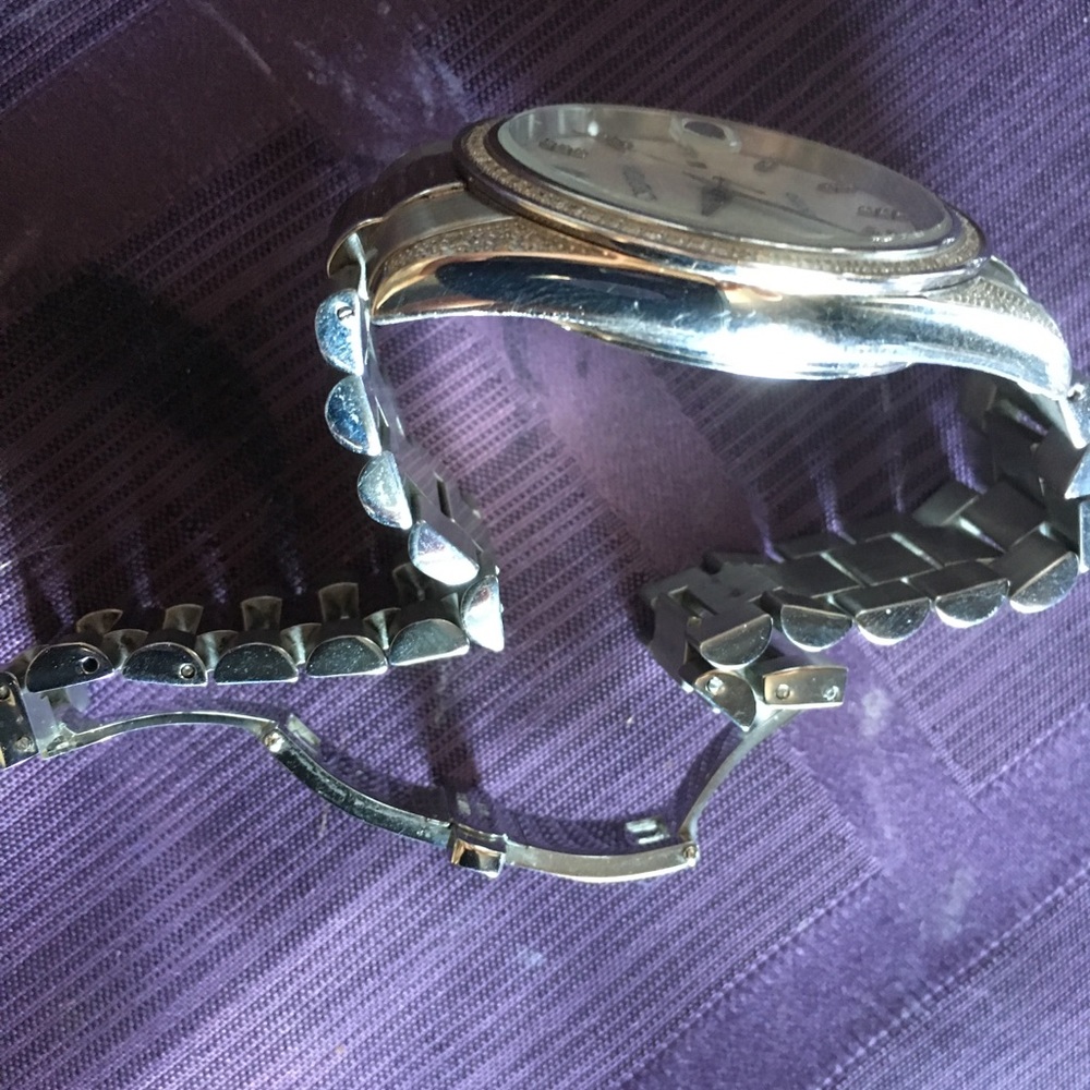 Watch men’s or woman diamond bezel thru out - Picture 5 of 5